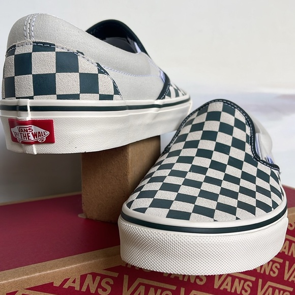 Vans Men’s Classic Slip-On
Checkerboard Green/True White 
VN000BVZBGN
Sneakers - Picture 10 of 16